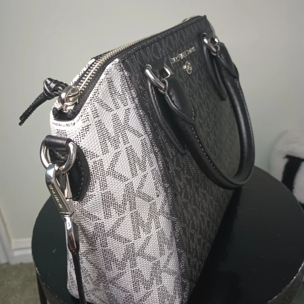 Michael Kors Sienna Medium Two-Tone GraphicLogo Messenger Bag - Picture 3 of 8